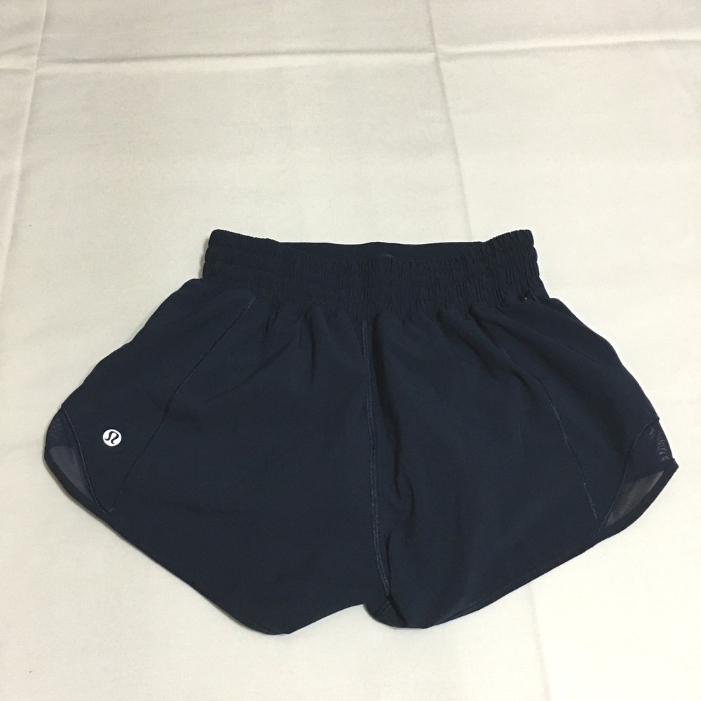 Lululemon Hotty Hot Short Women 2 Navy Blue Mesh Trim Low Rise